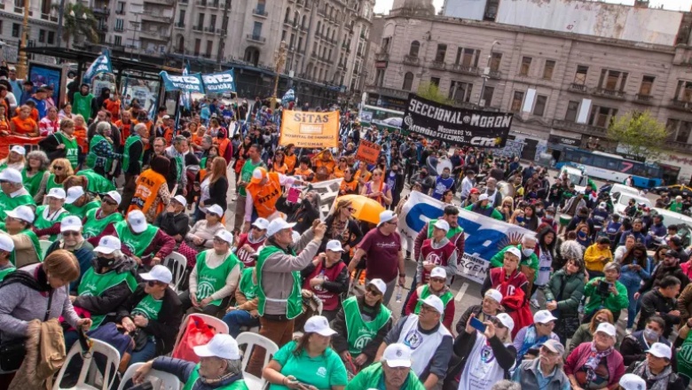 Primero lxs jubiladxs: Acto de cierre del acampe de ATE y CTA frente al Congreso