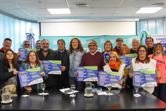 La campaña “Un millón de firmas contra el DNU” fue presentada en el Ministerio de Trabajo bonaerense