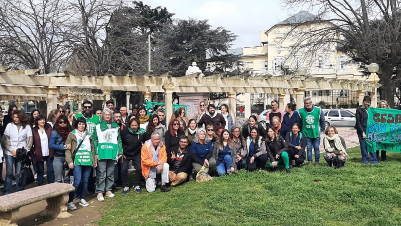 Tandil: trabajadorxs de salud municipales reclamaron urgente recomposición salarial y pago del bono anunciado por la nación
