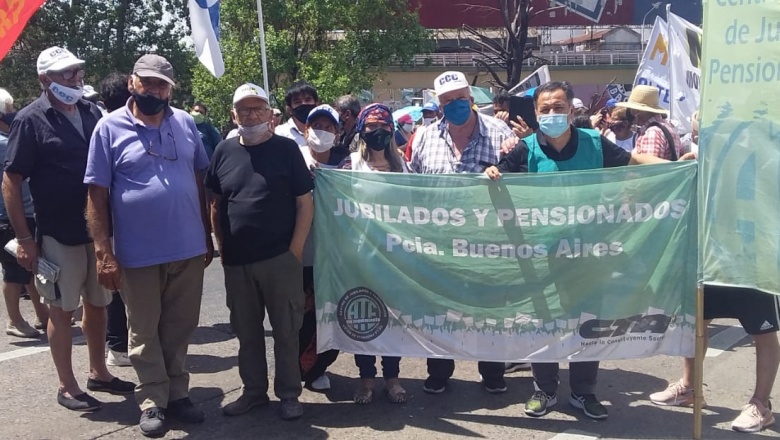 Jubilados de ATE participaron de movilización al Puente Pueyrredón