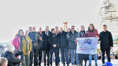 A 70 años del ARS se botó la compuerta para Puerto Belgrano