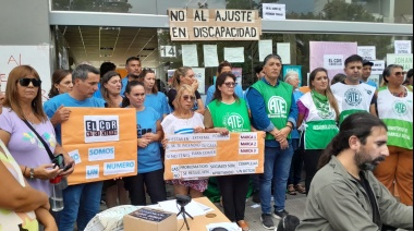 Contra los despidos: jornada de protesta en el Centro de Referencia La Plata