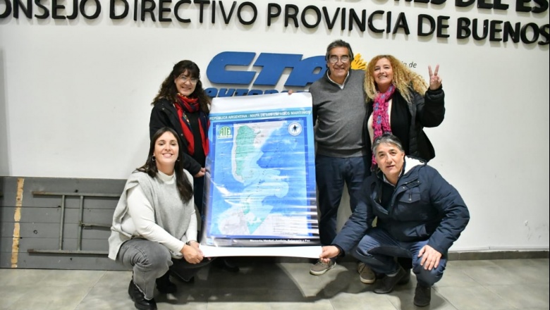Soberanía: Entrega del mapa bicontinental a Hugo Godoy