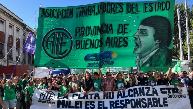 ATE moviliza a la legislatura por los pases a planta permanente