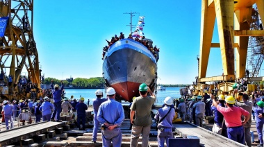 Soberanía: Emotivo acto durante la botadura de una nueva embarcación en Astillero