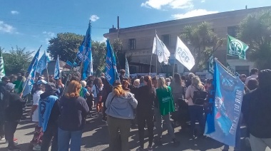 Mar del Plata: movilización en repudio al cierre y despidos en los Centros de Referencia - CDR