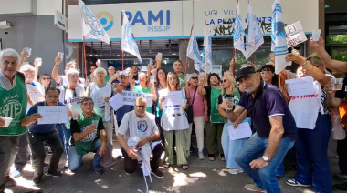 Brindis con pan y agua: “Nada que festejar, nada con que festejar”
