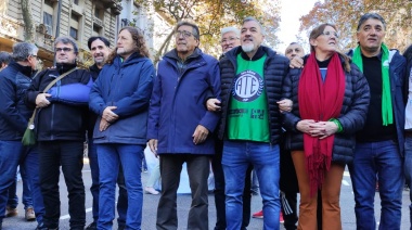 Miles de estatales bonaerenses se movilizaron en defensa de la democracia