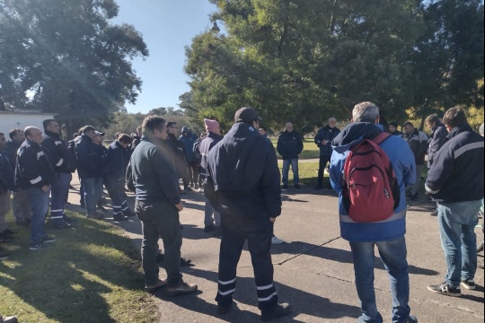 Trabajadores de FANAZUL en alerta por la paralización de la fábrica