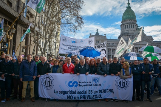 En unidad ATE Buenos Aires se movilizó en apoyo a los jubilados