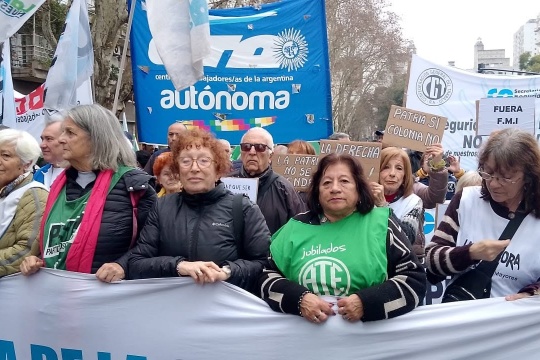 Otro miércoles, otra marcha. Seguimos en la calle.