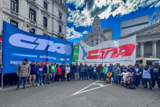 ATE marchó por San Cayetano junto a las Centrales y movimientos sociales