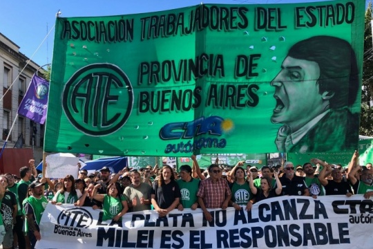 ATE moviliza a la legislatura por los pases a planta permanente